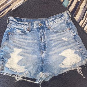 American Eagle Distressed Mom-Shorts